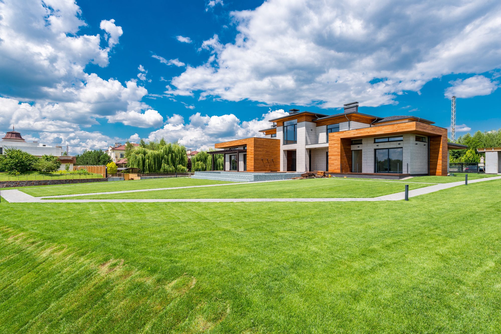 Family home with large yard in Brantford neighbourhood